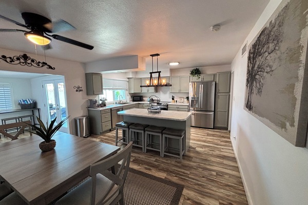 Microondas, horno, parrilla de estufa y lavavajillas