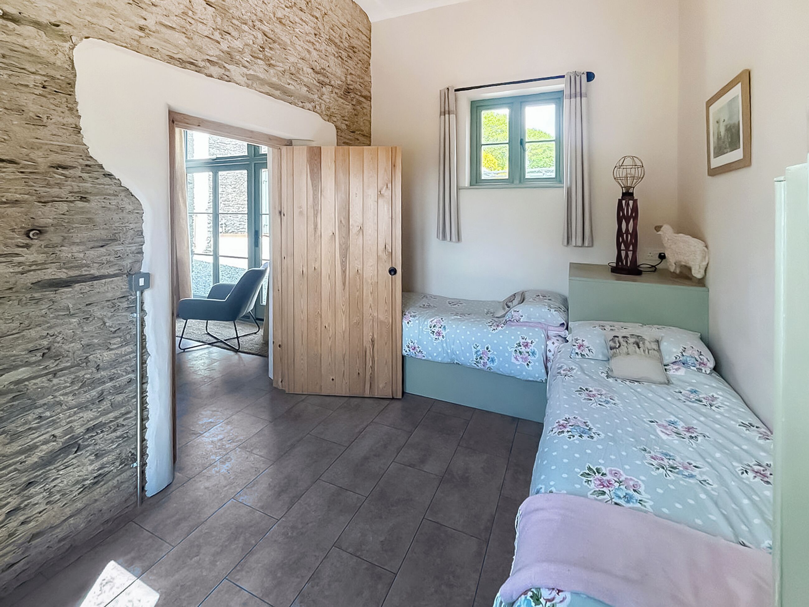 2 bedrooms, WiFi (free), bed sheets