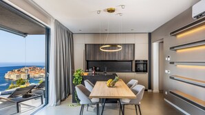 お食事