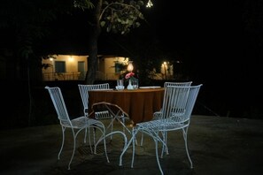 Deluxe Cottage, Mountain View | Teres/patio