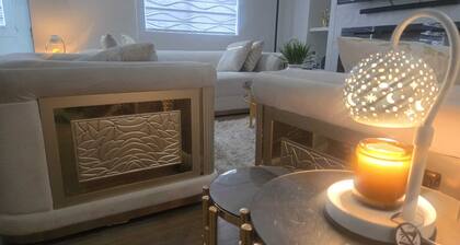 Luxurious Stylish 3-bedroom building in peaceful St. Albert with WiFi and Games