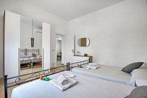 2 chambres, fer et planche à repasser, accès au Wi-Fi (inclus)