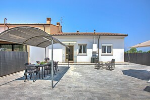 Outdoor dining - La Siesta (Viareggio)