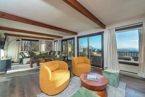 TV, fireplace, offices