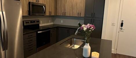 Fridge, microwave, oven, stovetop