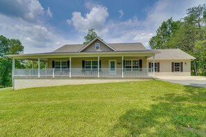 Exterior - Wraparound Porch: Home Near Dtwn Crossville! (Crossville)