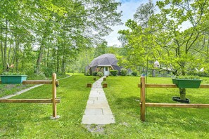 Property grounds - Unique Geodesic Dome Escape in Nature! (Warren)