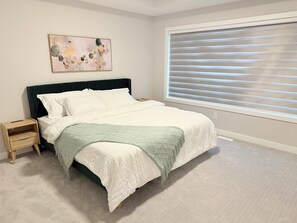 3 bedrooms, WiFi - New 3BR home near Calgary & Banff (Chestermere)