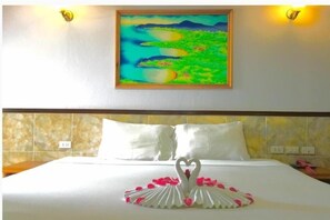 Desk, laptop workspace, free cots/infant beds, free WiFi