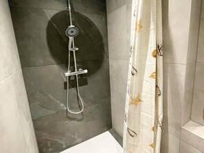 Cottage | Bathroom