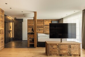 1 bedroom, bed sheets