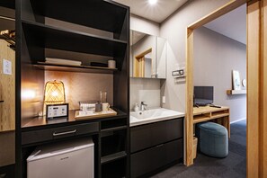 Habitació amb dos llits individuals estàndard, no fumadors (with sofa) | Escriptori, habitacions insonoritzades, wifi gratuïta i roba de llit