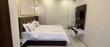 Superior Double Room, City View | Down comforters, laptop workspace, soundproofing, WiFi (free)