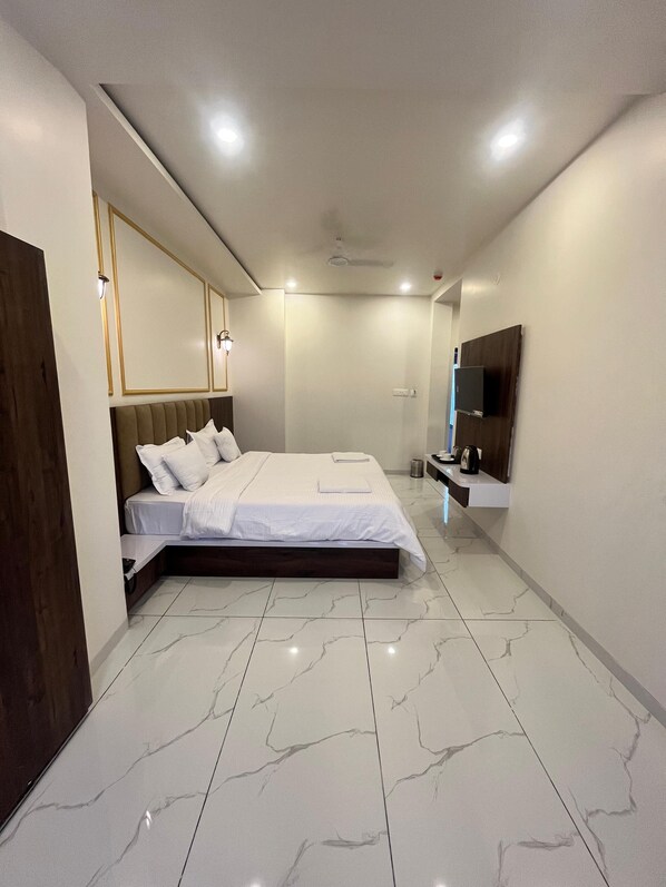 Habitación doble superior, vista a la ciudad | Edredón, espacio para trabajar con laptop, insonorización y wifi gratis 