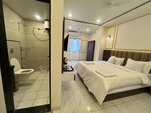 Superior Double Room, City View | Down comforters, laptop workspace, free WiFi, bed sheets - Jeel Pearl Hotel (Udaipur)