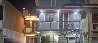 Spacious 3-bedroom hotel suites with AC, WiFi in enjoyable City of Santa Rosa