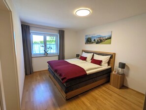 1 bedroom, bed sheets