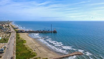Una spiaggia nelle vicinanze