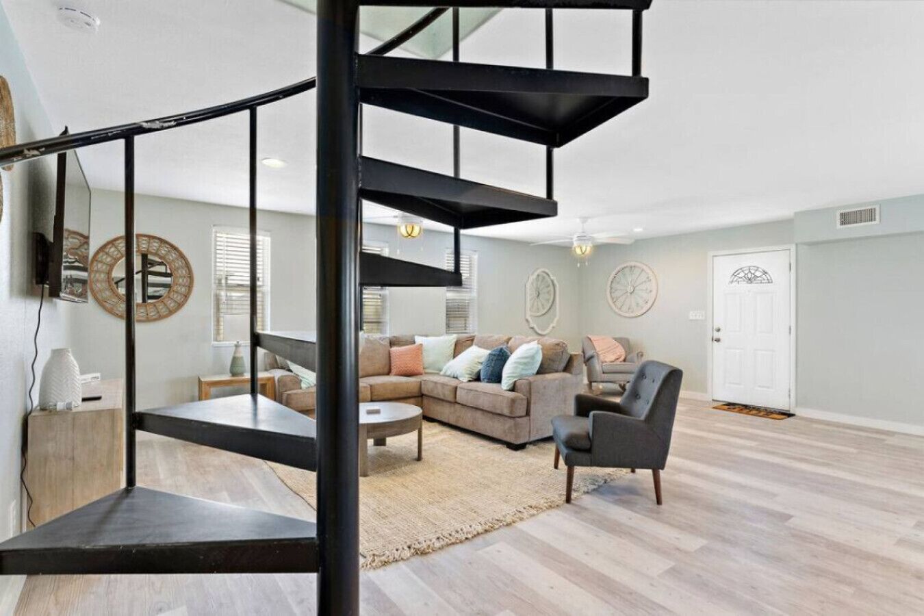 スマートテレビ、テレビゲーム、テーブルサッカー台、卓球台