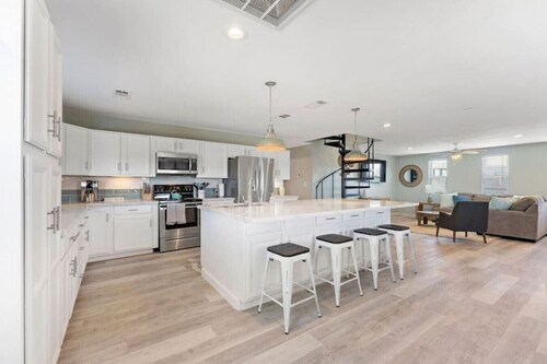 Cozy Beach House with Game Room, Near the Beach
