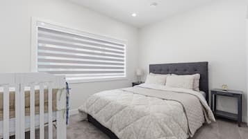 2 slaapkamers, een strijkplank/strijkijzer, gratis wifi, beddengoed