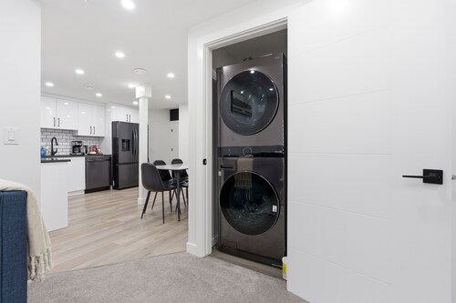 Stylish 2BR Basement Suite | 15 Mins to Airport