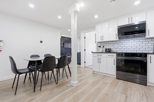 Stylish 2BR Basement Suite | 15 Mins to Airport