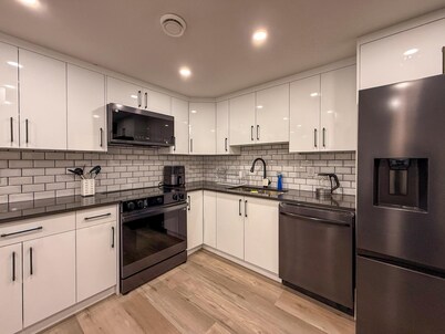 Stylish 2BR Basement Suite | 15 Mins to Airport