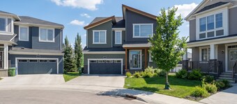 Stylish 2BR Basement Suite | 15 Mins to Airport