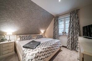 House | 3 bedrooms, individually furnished, bed sheets