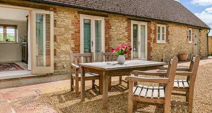 Priory Courtyard - 3 Bedroom Escape