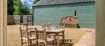 Priory Courtyard - 3 Bedroom Escape
