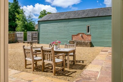 Priory Courtyard - 3 Bedroom Escape