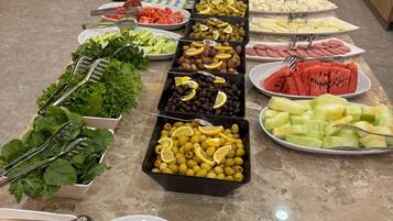 Se sirven desayunos y cenas, cocina turca