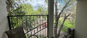 Semi-detached apartment 10 minutes walk to the Consulate