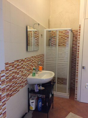 Condo | Bathroom | Shower, rainfall showerhead, free toiletries, hair dryer