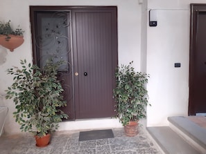 Studio | Living area | 20-inch TV with digital channels
