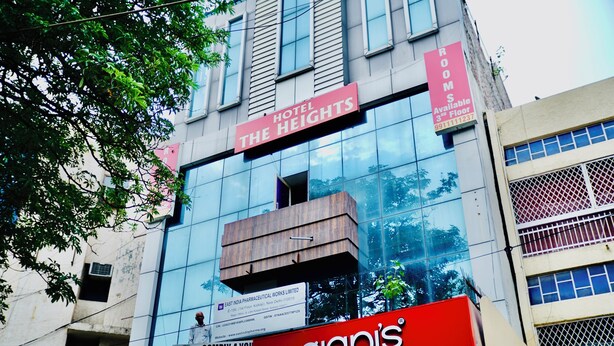 A hotel named "Hotel The Heights" with a sign indicating rooms available on the 3rd floor.