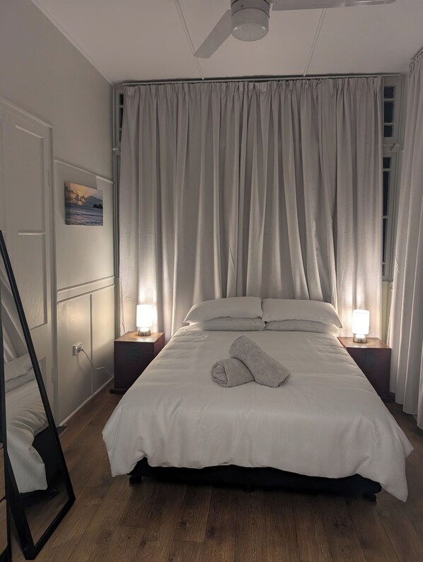 5 bedrooms, iron/ironing board, WiFi, bed sheets