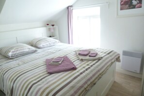 1 Schlafzimmer, Zimmersafe, Schreibtisch, Bügeleisen/Bügelbrett