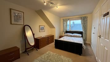 2 quartos, ferros/tábuas de passar roupa, Wi-Fi, roupa de cama