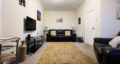 Modern 2 Bedroom Flat Near Train & Bus stations & near beach