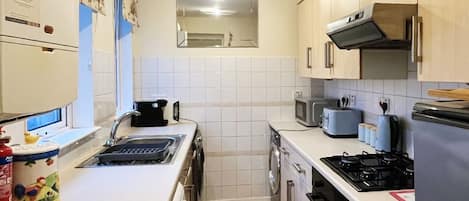 Microonde, forno, piano cottura, lavastoviglie