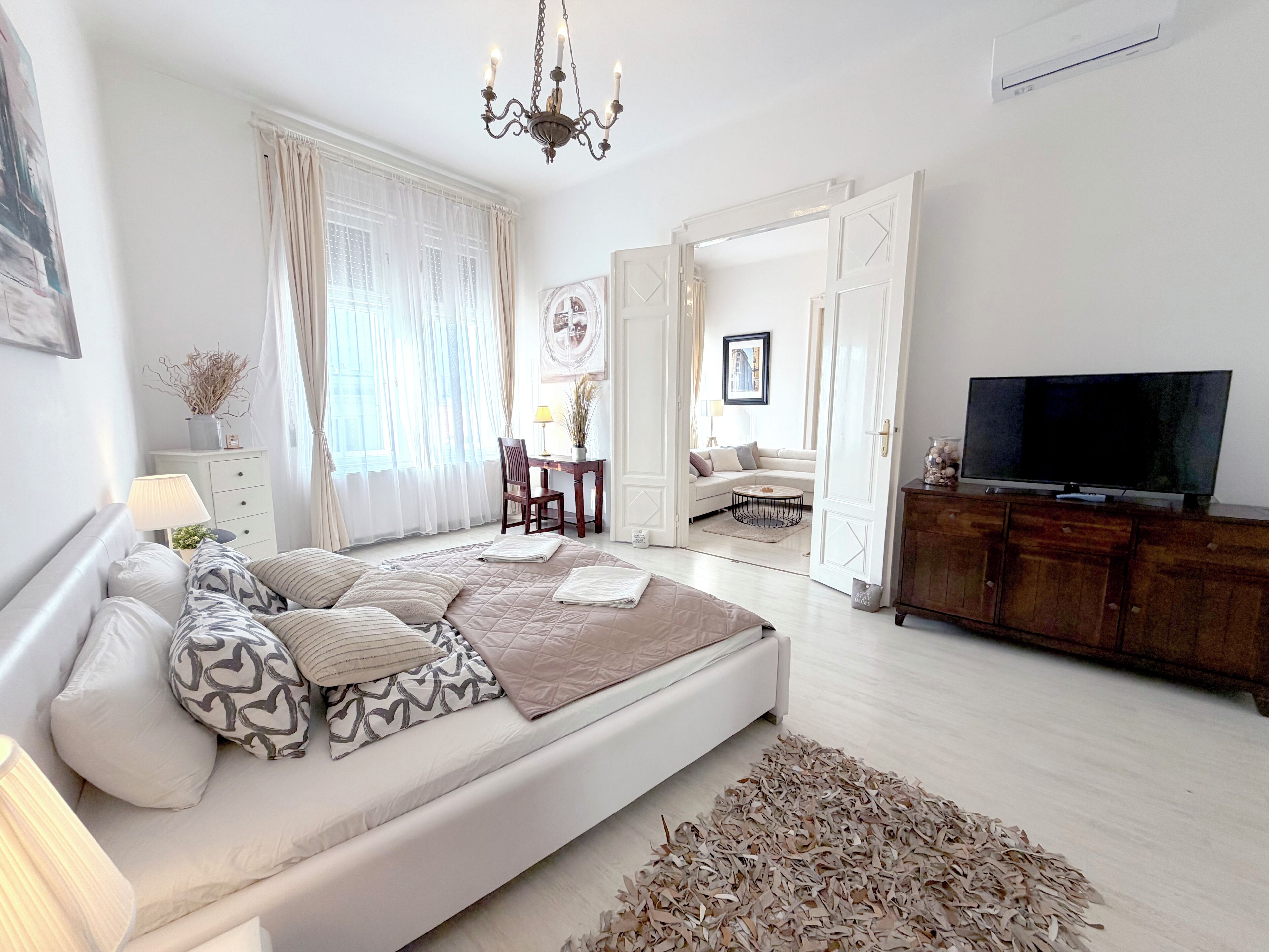 2 bedrooms, desk, iron/ironing board, free WiFi