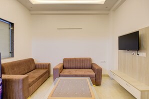 Family Apartment, City View | Living area