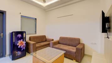 Family Apartment, City View | Living area