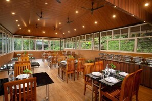Dining - Bamboo Dale Resort (Udumbanchola)