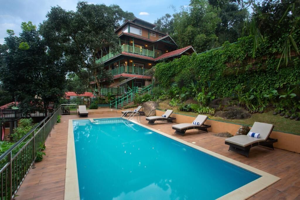 Hồ bơi ngoài trời 