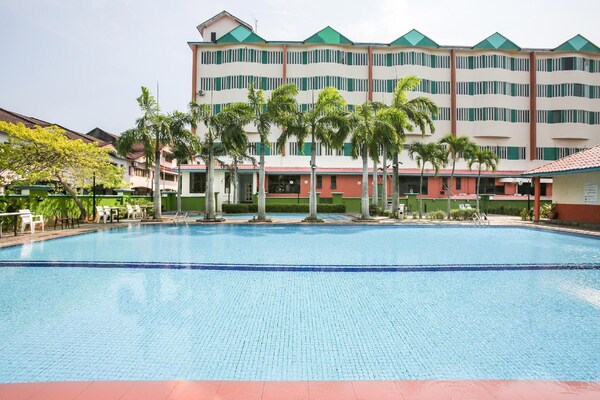Capital O 91154 Oyo Super Cowboy Hotel Melaka - Malacca