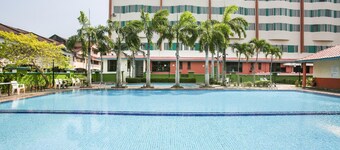 Capital O 91154 Oyo Super Cowboy Hotel Melaka